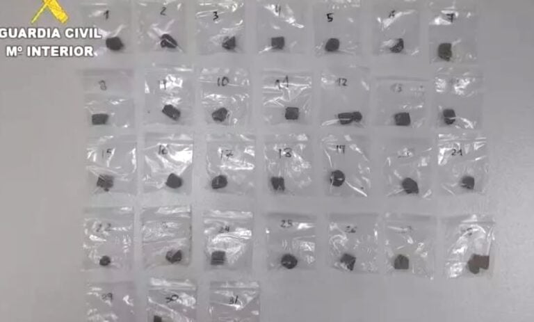 Investigan a una menor por posesión de hachís en las inmediaciones de un instituto de Vila de Cruces