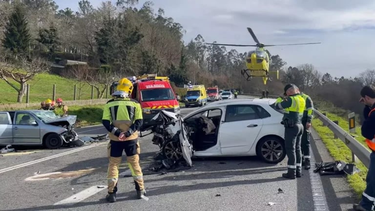 Trágico accidente en Ames: Una mujer fallecida y otra herida en un choque frontal
