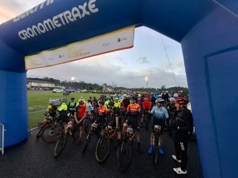 Éxito de participación na XIV BTT Cicloturista da Camelia en Vedra