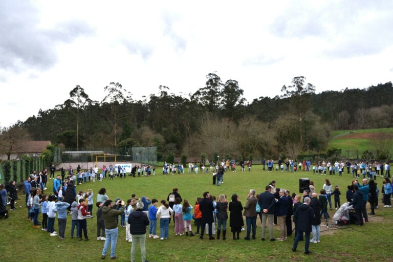 A comunidade educativa amesá reafírmase na activación do Modo Galego cantando e bailando