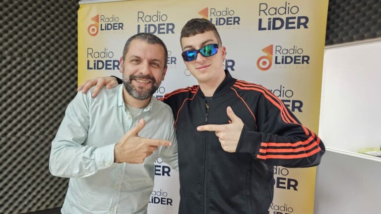 ORTIGA vuelve a componer la canción gallega del verano con «As Mociñas»