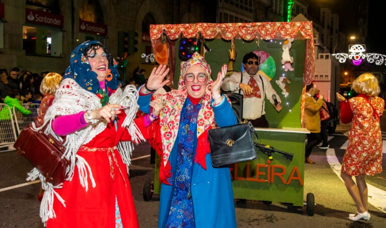 Chega o desfile do martes de Entroido con premios para os mellores disfraces, carrozas e comparsas