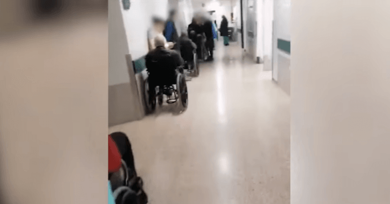 Denuncian maltrato asistencial a pacientes oncolóxicos no CHUS pola falta de camas hospitalarias