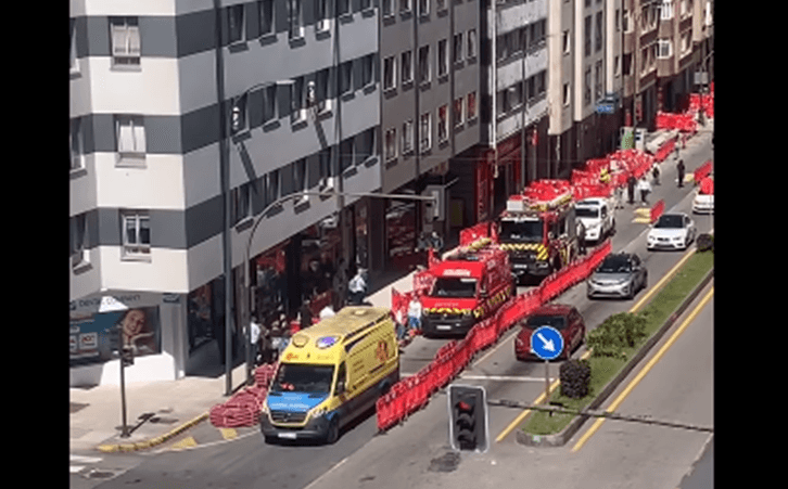 VIDEO | Susto en O Milladoiro por un incendio en la cocina de una una vivienda