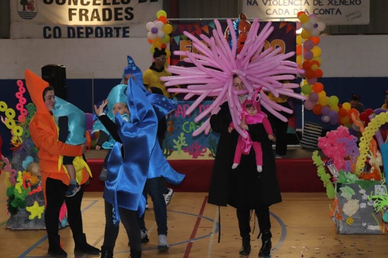 Máis de 600 persoas participaron na Festa e Concurso de Disfraces de Frades
