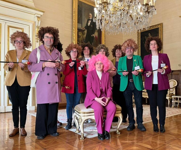 Santiago énchese de Gorettis no Entroido