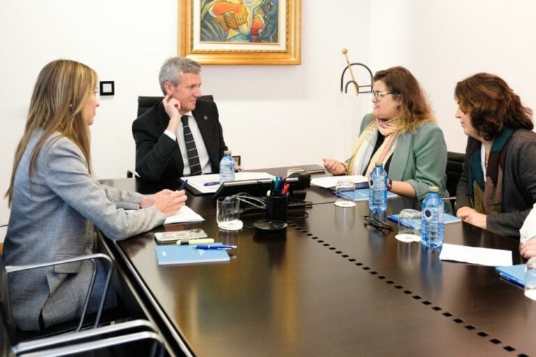Rueda destaca o compromiso de Galicia co acollemento familiar tras reunirse con ACOUGO
