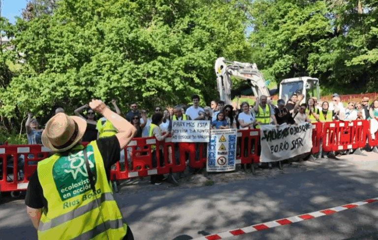 Protesta veciñal contra a deforestación do bosque do Banquete de Conxo