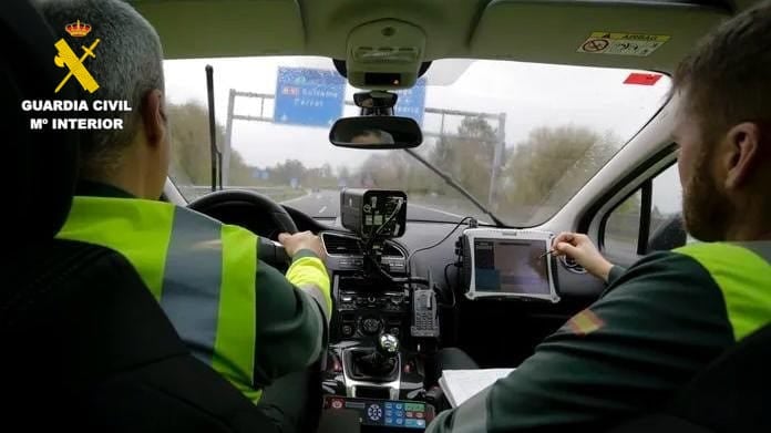 ‘Cazado’ al volante en Negreira a 183 km/h, adelantar en zona prohibida y dar positivo en drogas