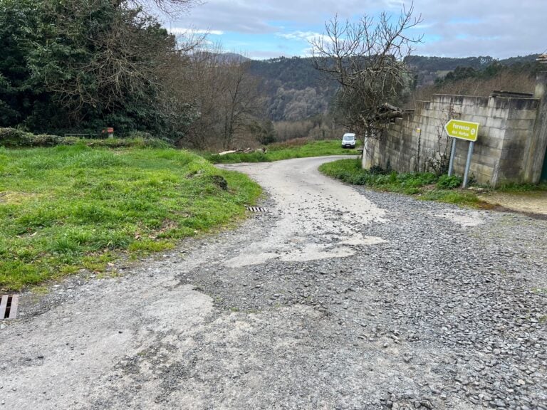 Arzúa acondicionará a área de descanso na baixada á Fervenza das Hortas, en Dombodán