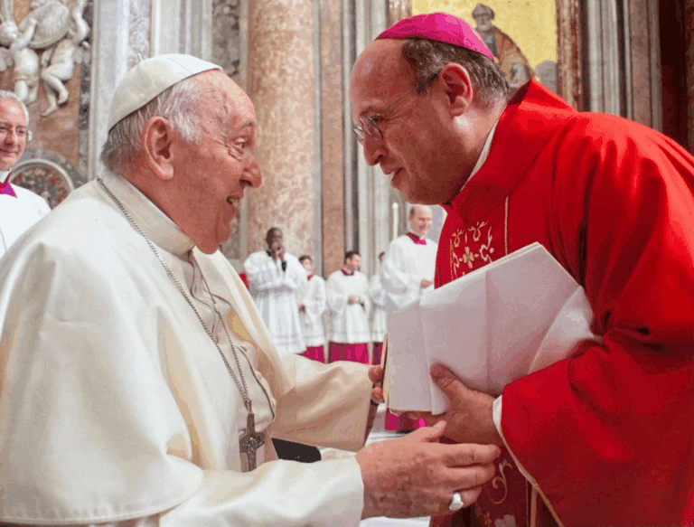 El arzobispo de Santiago despide al Pontífice fallecido: «Gracias, Papa Francisco»