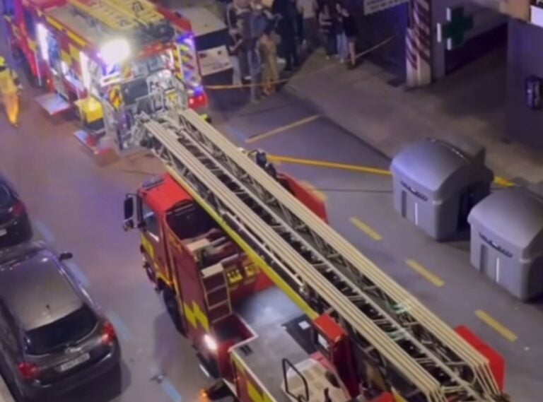 Un incendio provocado por una sartén al fuego deja un herido en Santiago