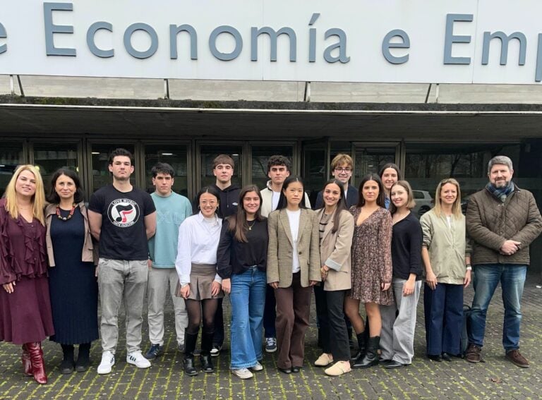 De A Coruña al hemiciclo: estudiantes recrean el Congreso en busca de acuerdos (im)posibles