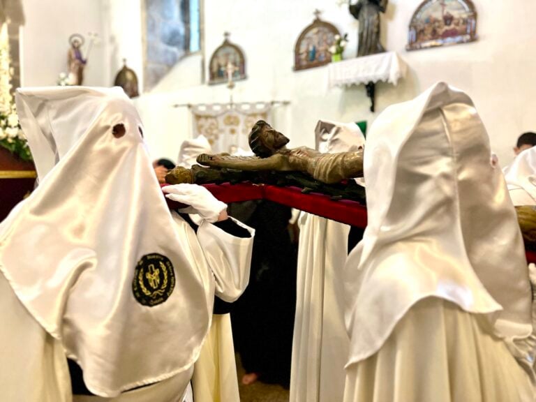 Suspendidas tres procesiones del Viernes Santo en Santiago por la lluvia