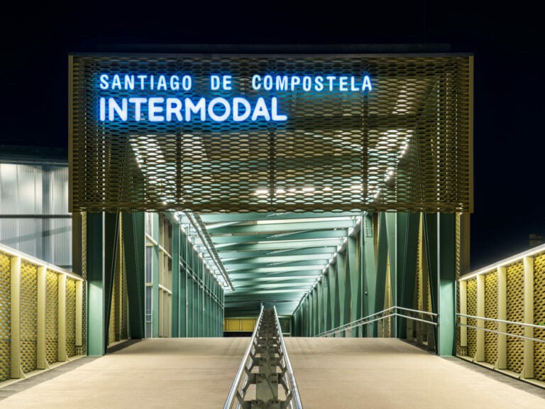 Un atropello en la estación de tren de Santiago deja tres heridos leves