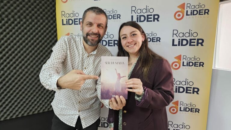 La opositora a jueza que estrena su primer libro de poesía: «Todos llevamos dentro un poema y una lucha»