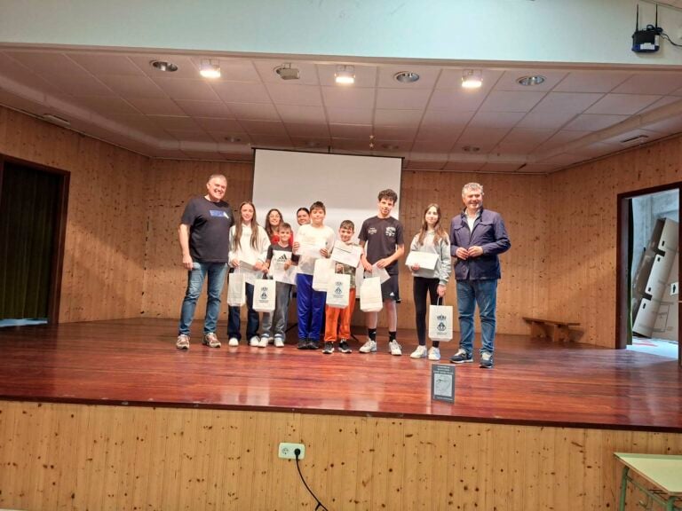 O alcalde de Boqueixón entrega os premios do XI Certame de relato curto Xosé Neira Vilas