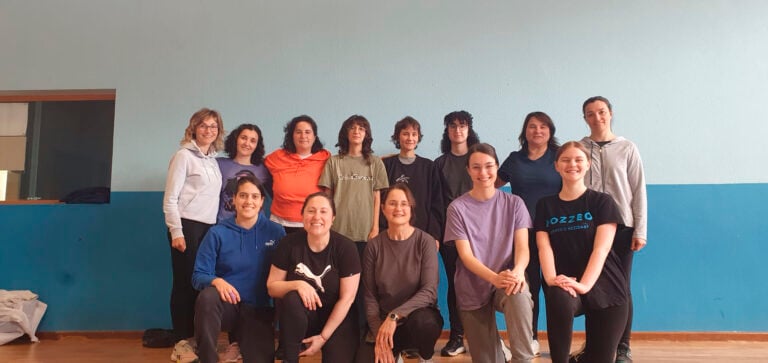 Unha ducia de mulleres de Boqueixón e Vedra participan nun curso de defensa persoal