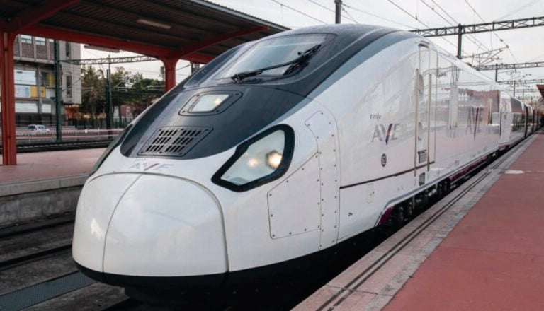Transportes aumentará plazas y frecuencias en el corredor ferroviario de alta velocidad Galicia-Madrid