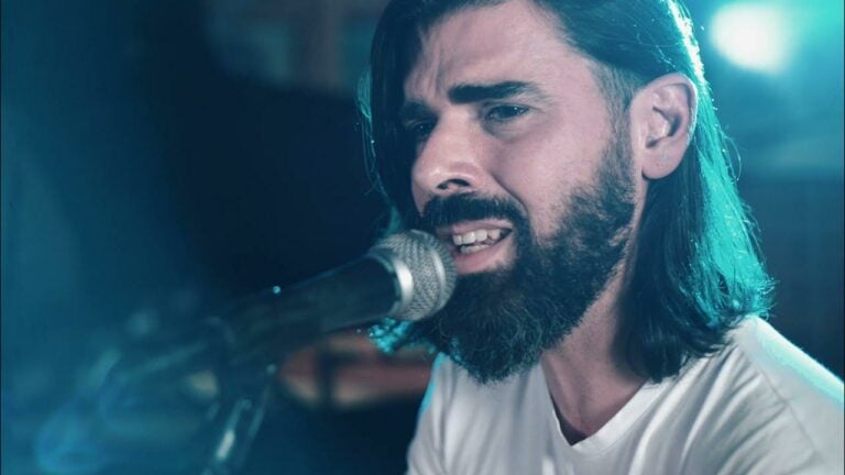 “Las canciones son heridas que se cantan”: David Prado se sincera en A Carrilana