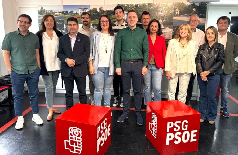 Bouza presenta unha Executiva «plural, experta e comprometida» para liderar o cambio en Santiago