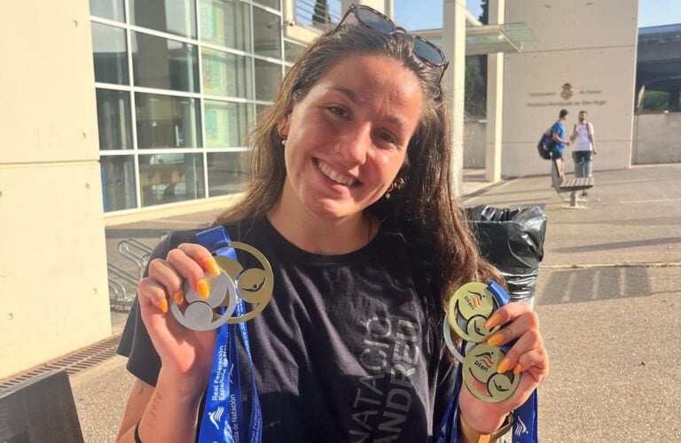 La arzuana Carla Carrón brilla con doble oro en el Campeonato de España de Natación