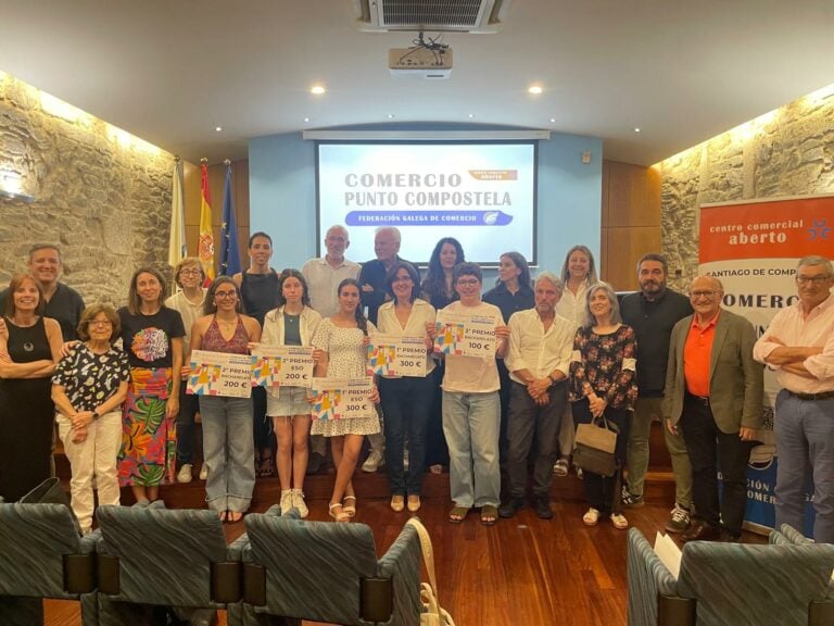 La juventud compostelana impulsa el comercio local con sus redacciones más creativas