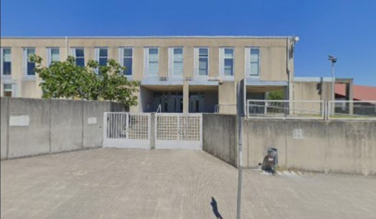 Familias do IES de Brión ameazan con peches pola falta de recursos