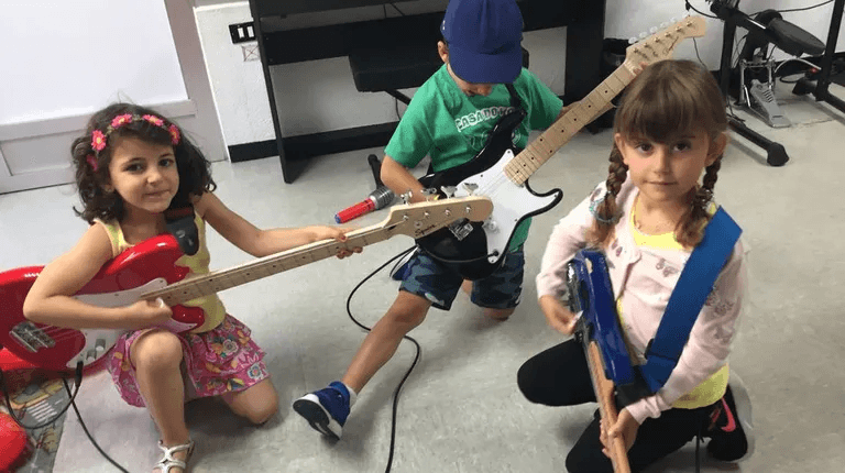 A Casa do Rock lanza o seu campamento de verán para a rapazada de 3 a 12 anos