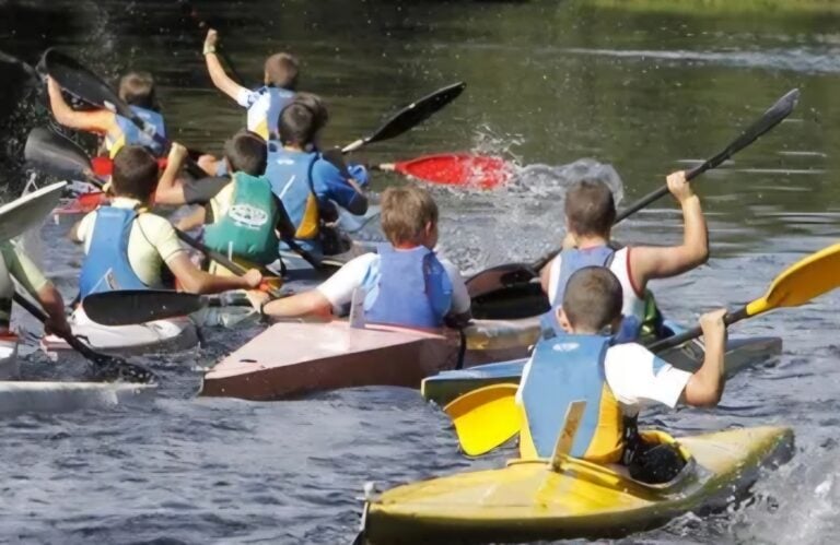 Aberto o prazo para inscribirse nos cursos de iniciación ao piragüismo na praia fluvial de Tapia