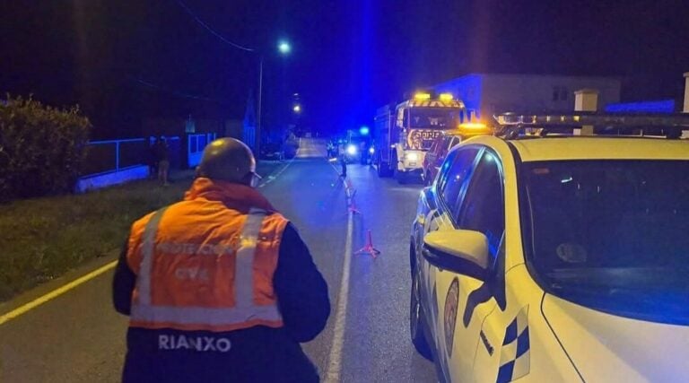 Un motorista de 38 años fallece al chocar con un turismo en Rianxo