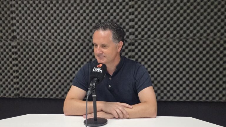 Nicolás Esmorís: «En Viaqua resolvemos un problema de auga cada 20 minutos”