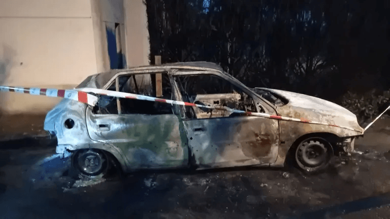 Calcinado un coche de madrugada en Ordes