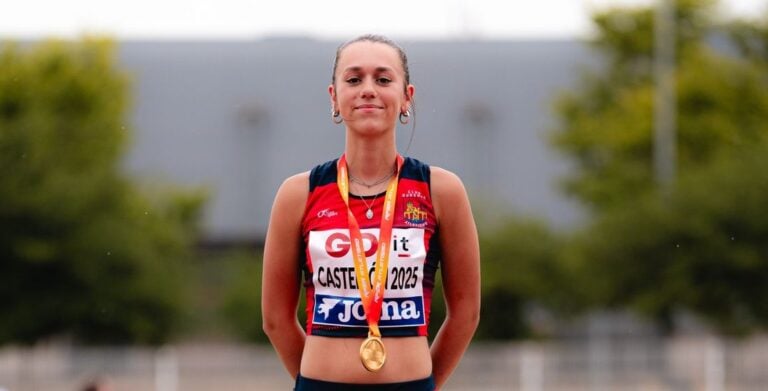 Icía Ares, do Ames Atletismo Savante, campioa de España sub-18 na proba 5.000 marcha en pista