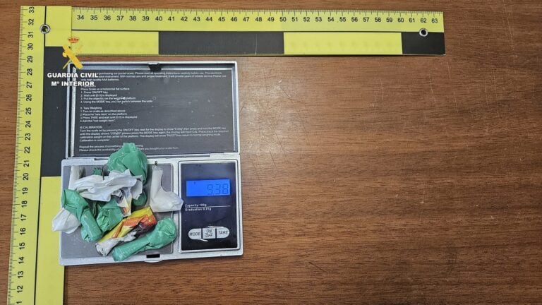 Detenido un vecino de Ames por tráfico de drogas y conducir sin carnet en Teo