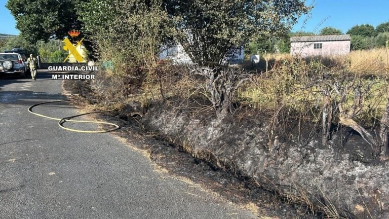 Un grave incendio en Toques obliga a activar el Nivel 2 por amenaza al núcleo de Penagundín