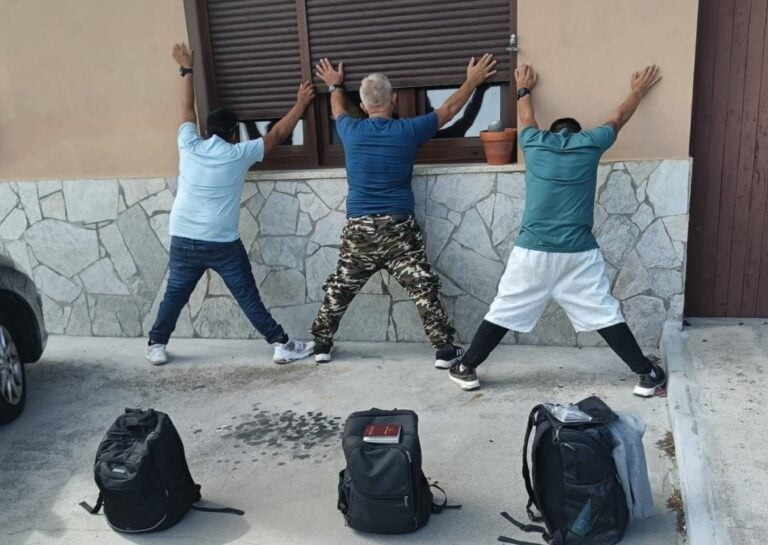 Tres colombianos detenidos en A Pobra tras el hallazgo de una tonelada de cocaína