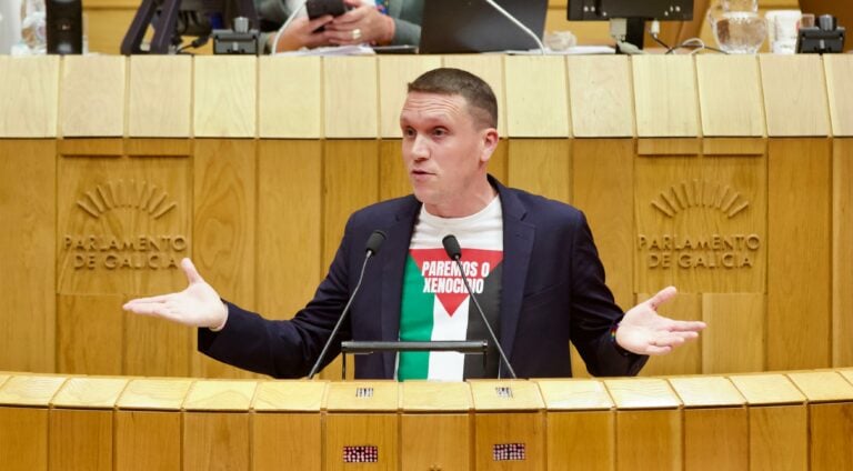 Aitor Bouza critica un “inicio de curso caótico” e responsabiliza ao conselleiro de Educación