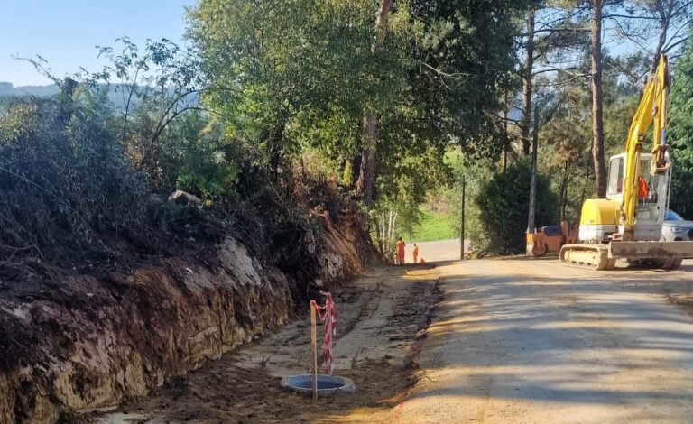 Obras de mellora de estradas e accesos a aldeas de Frades por máis de 200.000€