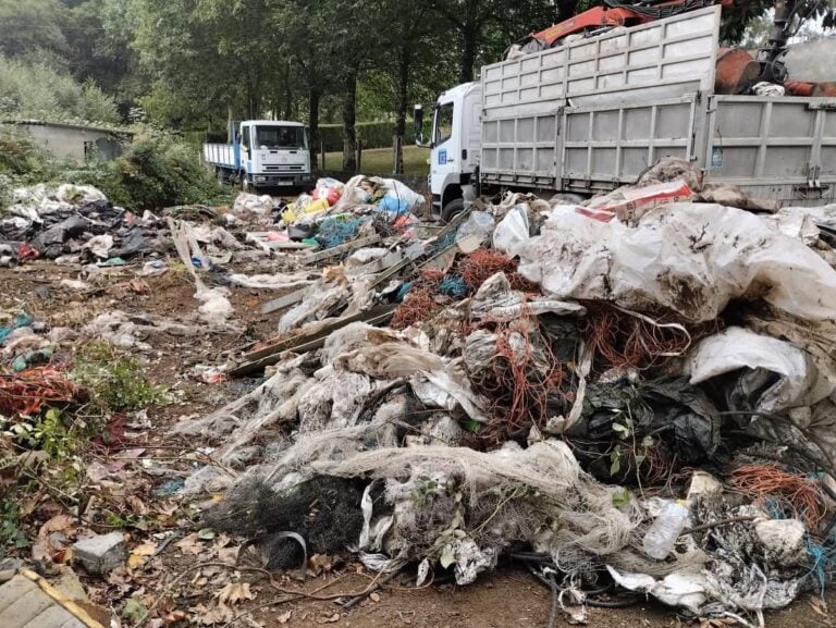 Alertan dun vertedoiro incontrolado en Arzúa