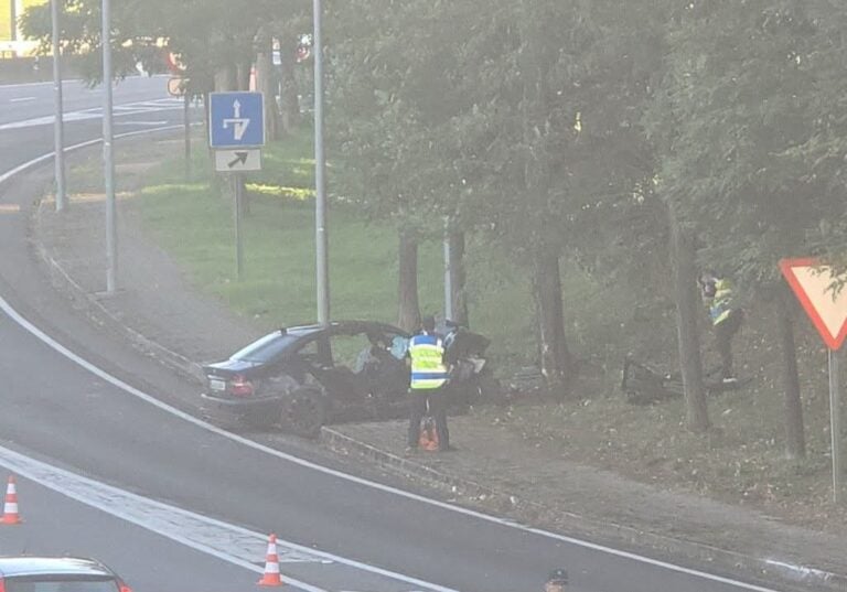 Dos personas heridas graves en un accidente en el periférico de Santiago