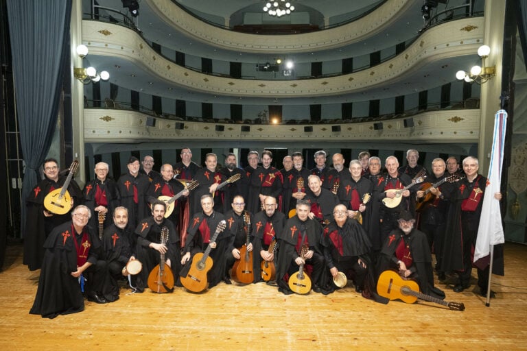 Troyanos de Compostela ofrece un concerto este venres na carballeira da Peregrina