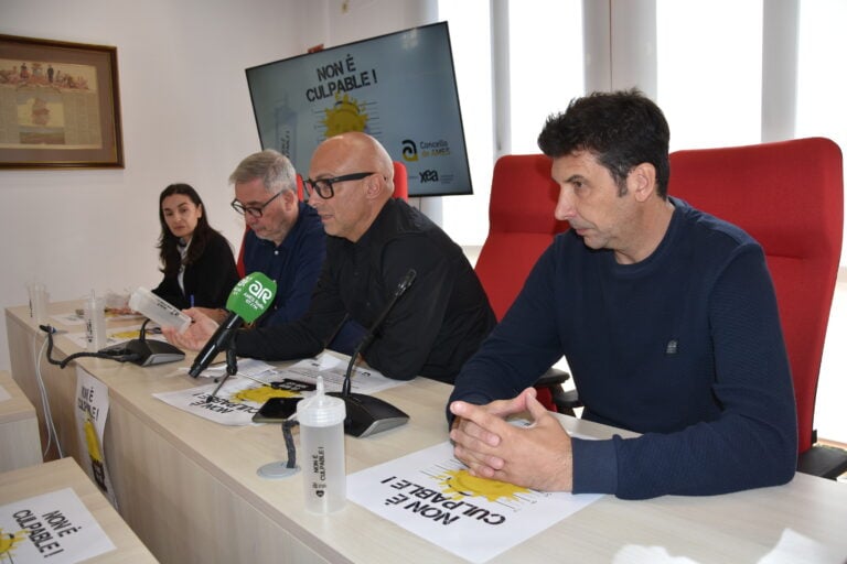 “Non é Culpable”: Ames conciencia sobre as molestias e danos dos ouriños dos cans na rúa