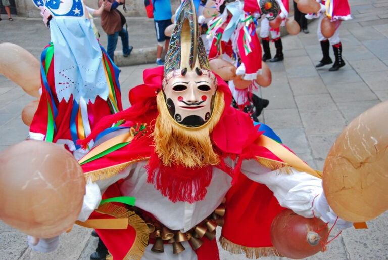 Santiago acollerá este sábado o gran desfile de Entroidos Tradicionais de Galicia
