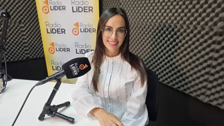 Sara Pérez, a tatuadora de Boiro con dous anos de lista de espera