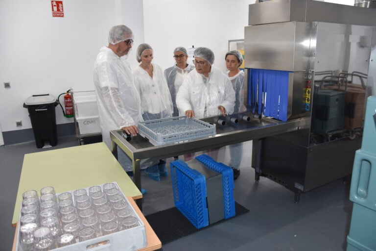 Comeza a funcionar a Cociña central da Rede municipal de comedores escolares de Ames