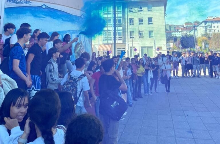 O alumnado do IES Antonio Fraguas reclama recuperar a saída nos recreos e horas libres