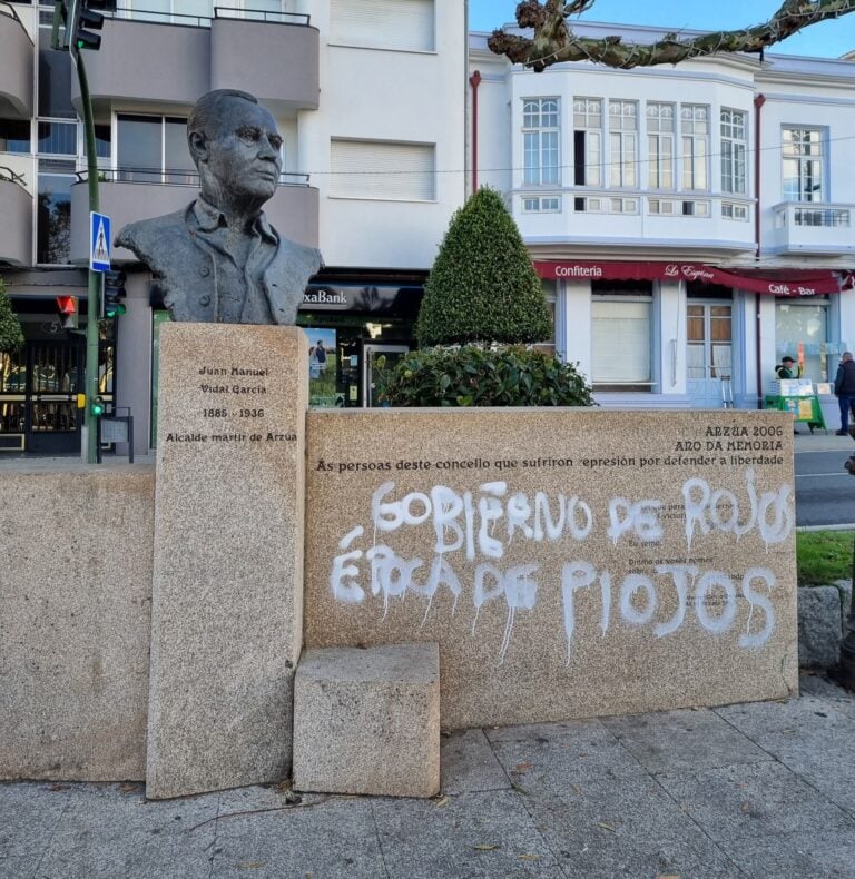 Vandalizan en Arzúa a estatua do alcalde fusilado Juan Manuel Vidal García