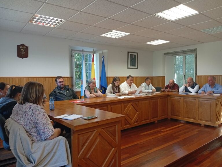 O Concello de Frades reduce a cero a súa débeda bancaria
