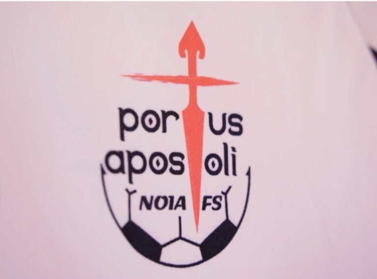O autobús do Noia Portus Apostoli FS colisiona cun grupo de xabarís no regreso desde Tudela